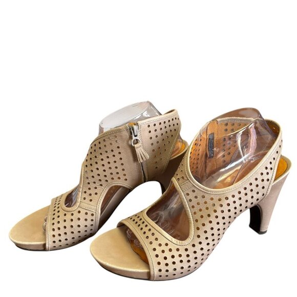 Tsubo Casio Heels Open Toe Perforated Size 10 - Picture 3 of 8